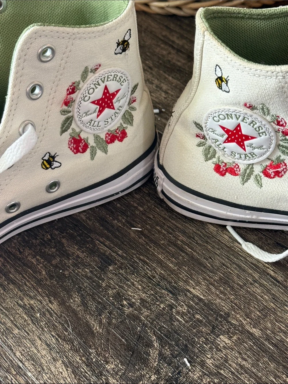 Converse Kids Berries & Bees High Top Shoes Size 2 Youth EUC